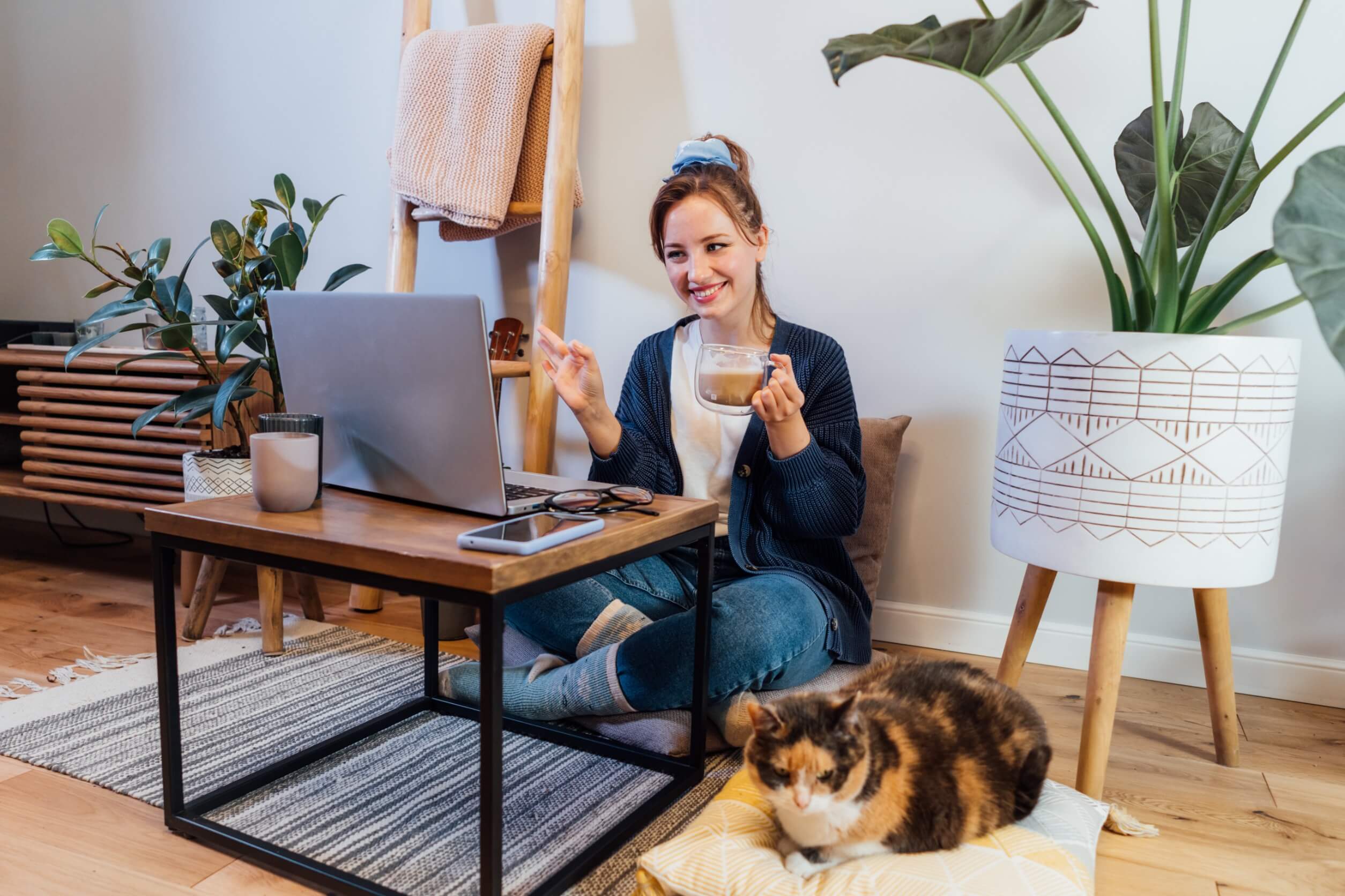 femme travaillant chez elle