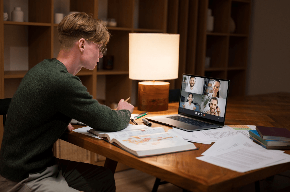 Etudiant en télétavail